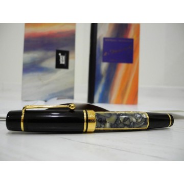 MONTBLANC 1996 WRITERS EDITION ALEXANDRE DUMAS (Son Signature) FOUNTAIN PEN NEW