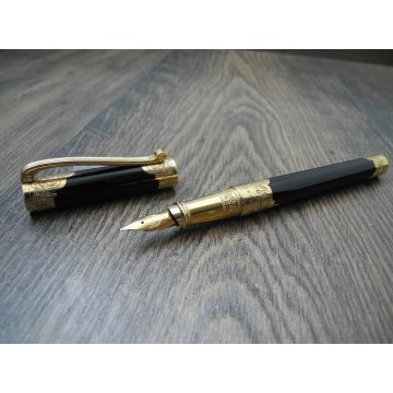 S.T. DUPONT NEOCLASSIQUE SECOND EMPIRE 1872 LIMITED EDITION 18K GOLD FOUNTAIN PEN