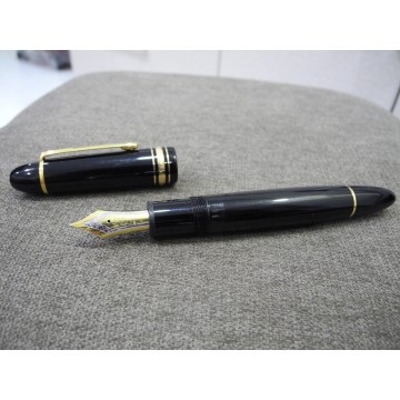 MONTBLANC 149 18K GOLD NIB FOUNTAIN PEN